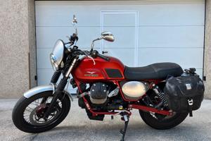 Moto Guzzi V7 racer scrambler