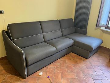 Divano con chaise longue