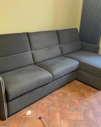 Divano con chaise longue