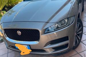 Jaguar F Pace