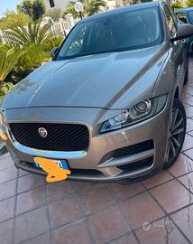 Jaguar F Pace