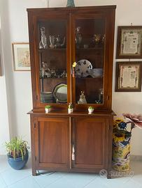 Vetrina legno lucido arte povera