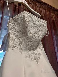 Abito da sposa nuovo con ricami e perline