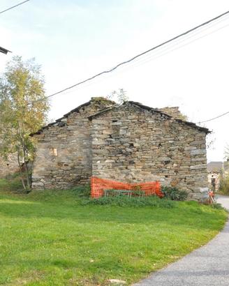 Rudere indipendente fronte Cappella San Bernardo