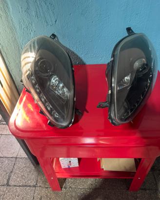 Fanali dell auto fiat grande punto evo