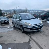 Peugeot 807 in stato di meccanica 7 posti scomponi