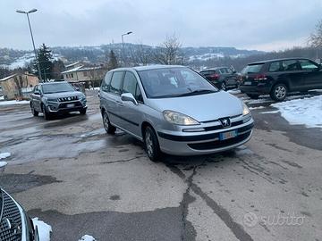 Peugeot 807 in stato di meccanica 7 posti scomponi