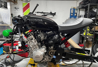 Hornet 600 completamente rifatta cafè recer