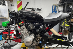 Hornet 600 completamente rifatta cafè recer