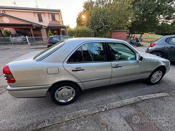 Mercedes E180 a benzina