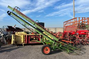 Nastro elevatore per balline di fieno marca Guares