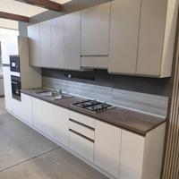 Cucina adattabile nuova di fine serie! c/gola