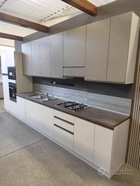 Cucina adattabile nuova di fine serie! c/gola