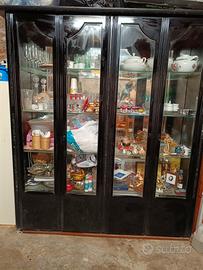 sala completa vetrina tavolo  illuminata nera