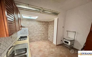 PALLAVICINO: PIANO RIALZATO CON CHIOSTRINA