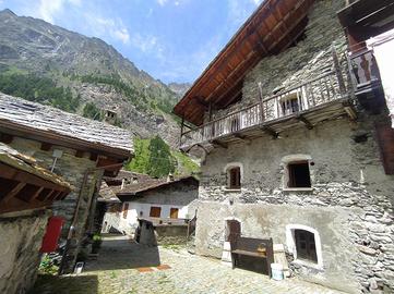 CASA SEMINDIPENDENTE A VALSAVARENCHE