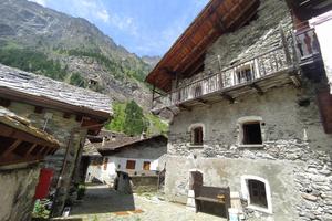 CASA SEMINDIPENDENTE A VALSAVARENCHE