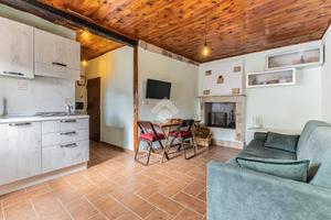 2 LOCALI A CAPRAROLA