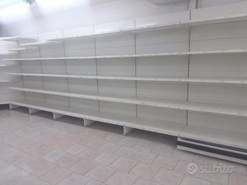Scaffali in metallo negozio e supermercato