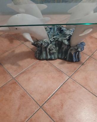 tavolino da salotto in vetro con sotto i delfini