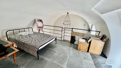 LOCALE CON 2 INGRESSI 65 MQ