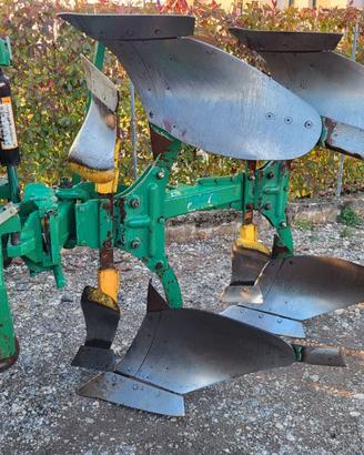 Aratro Bivomere voltaorecchio idraulico Pietro mor