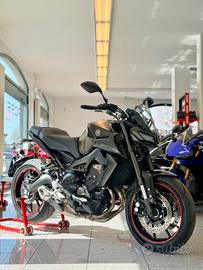 YAMAHA MT-09 TOTAL BLACK FINANZIABILE