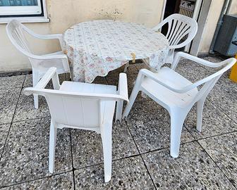tavolo con sedie