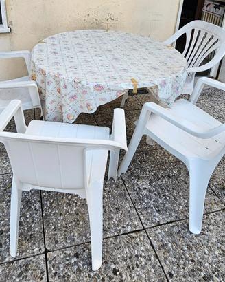 tavolo con sedie