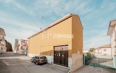 TRILOCALE AMPIO CON DOPPIO BOX AUTO