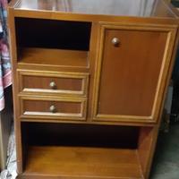 Mobile con ante e cassetti