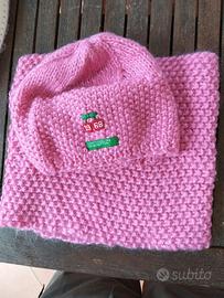 cappello in maglia atto a mano