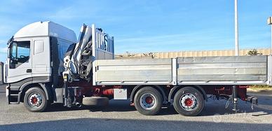 Iveco stralis con gru bonfiglioli p30500xl