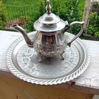 Teiera orientale con vassoio in antimonio