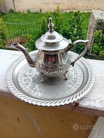 Teiera orientale con vassoio in antimonio