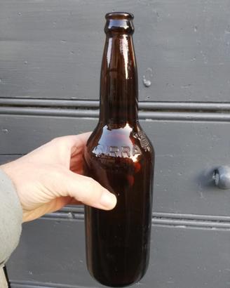 Bottiglie di birra d'epoca vuote