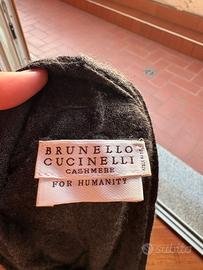 abito in Cashmere Brunello Cucinelli. 
