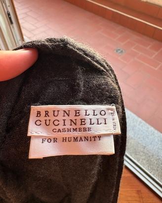 abito in Cashmere Brunello Cucinelli. 