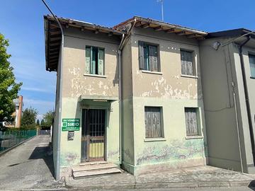 Casa di testa da ristrutturare