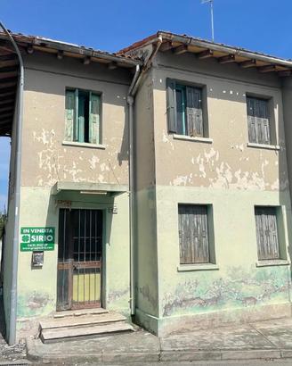 Casa di testa da ristrutturare
