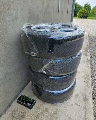 kit cerchi e gomme