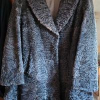 pelliccia di astrakan grigio