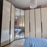 armadio ad angolo con cabina