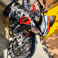 Aprilia tuono v4
