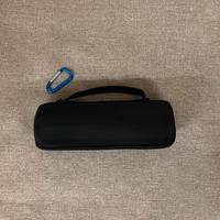 Cusodia per cassa bluetooth con gancio