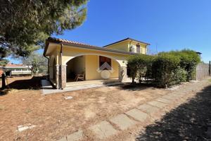 VILLA A SCHIERA D'ANGOLO A CASTIADAS