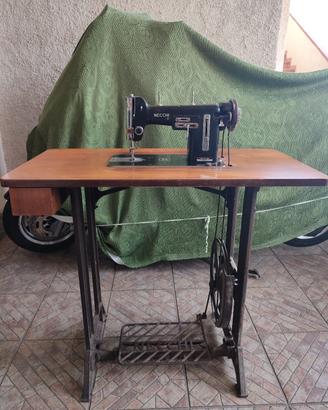 Necchi macchina da cucire vintage antica 