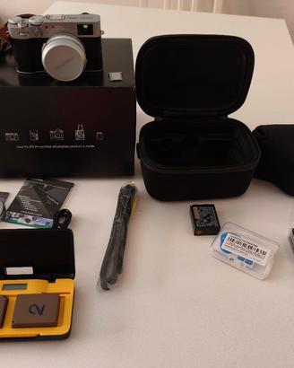 Fuji X100VI con accessori 