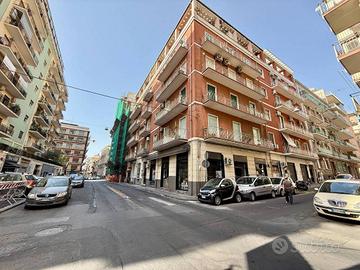 Bottega 7 luci LOCATA (Via Oliveto Scammacca)