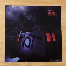 Izi - Riot (Vinile) - Prima stampa Autografata